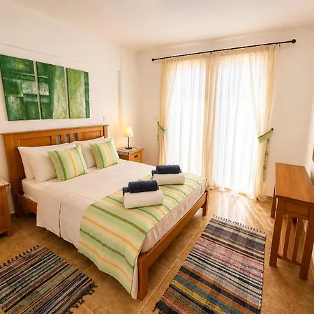 Appartement First Floor 2 Bedroom Apartment, Large Balcony, Amazing Sea Views, Communal Pool