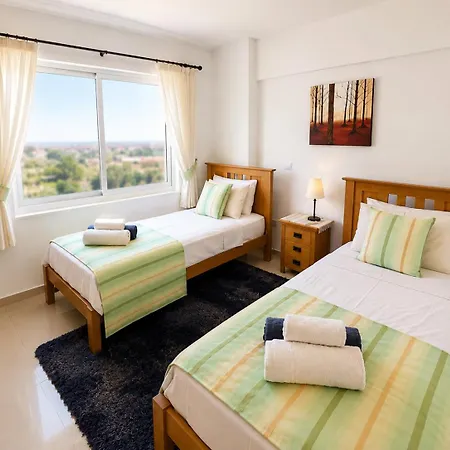 First Floor 2 Bedroom Apartment, Large Balcony, Amazing Sea Views, Communal Pool Appartement *