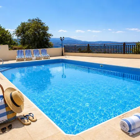 Appartement First Floor 2 Bedroom Apartment, Large Balcony, Amazing Sea Views, Communal Pool Peyia