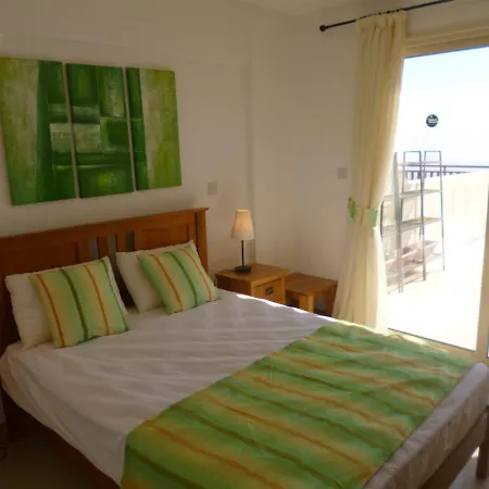 First Floor 2 Bedroom Apartment, Large Balcony, Amazing Sea Views, Communal Pool Appartement