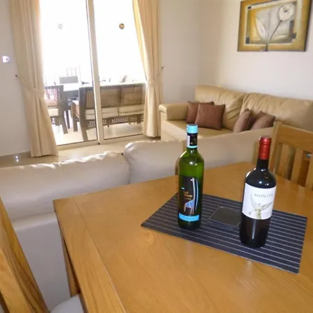 Appartement First Floor 2 Bedroom Apartment, Large Balcony, Amazing Sea Views, Communal Pool Peyia