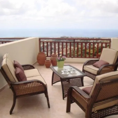 First Floor 2 Bedroom Apartment, Large Balcony, Amazing Sea Views, Communal Pool Διαμέρισμα *