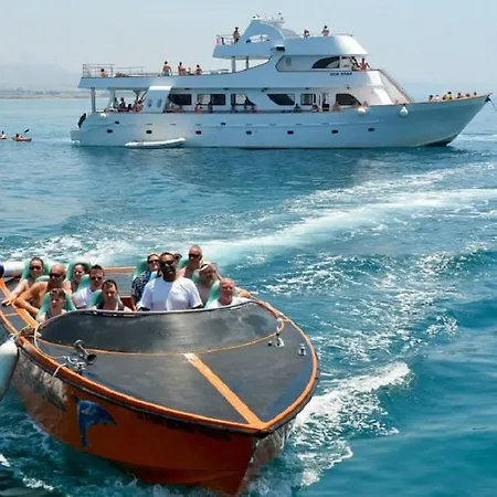 Lejlighed First Floor 2 Bedroom Apartment, Large Balcony, Amazing Sea Views, Communal Pool