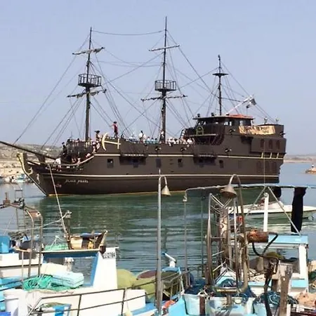 Lejlighed First Floor 2 Bedroom Apartment, Large Balcony, Amazing Sea Views, Communal Pool Pegeia