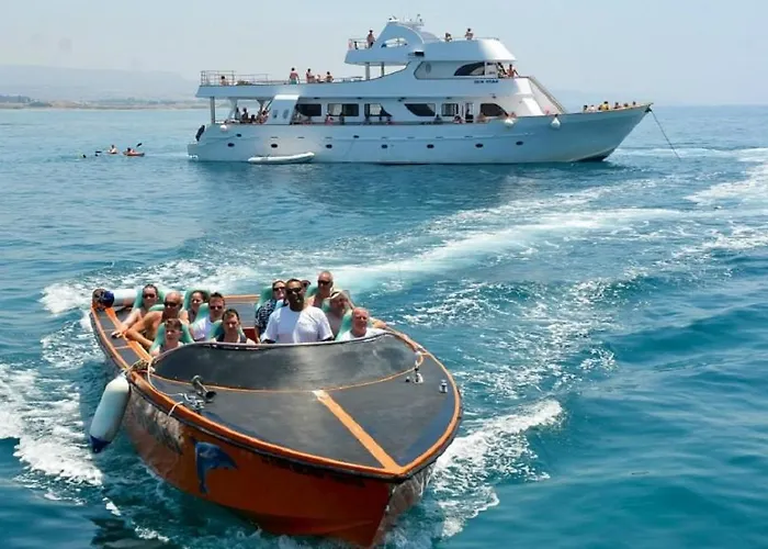 아파트 First Floor 2 Bedroom Apartment, Large Balcony, Amazing Sea Views, Communal Pool